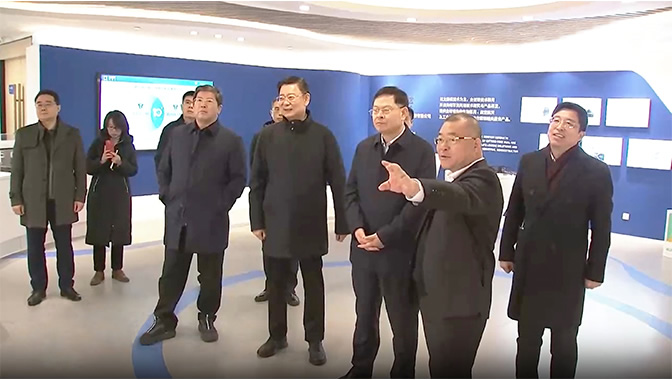 青島市委副書(shū)記、市長(zhǎng)趙豪志調(diào)研青源峰達(dá)太赫茲關(guān)鍵技術(shù)研發(fā)和科技成果轉(zhuǎn)化工作